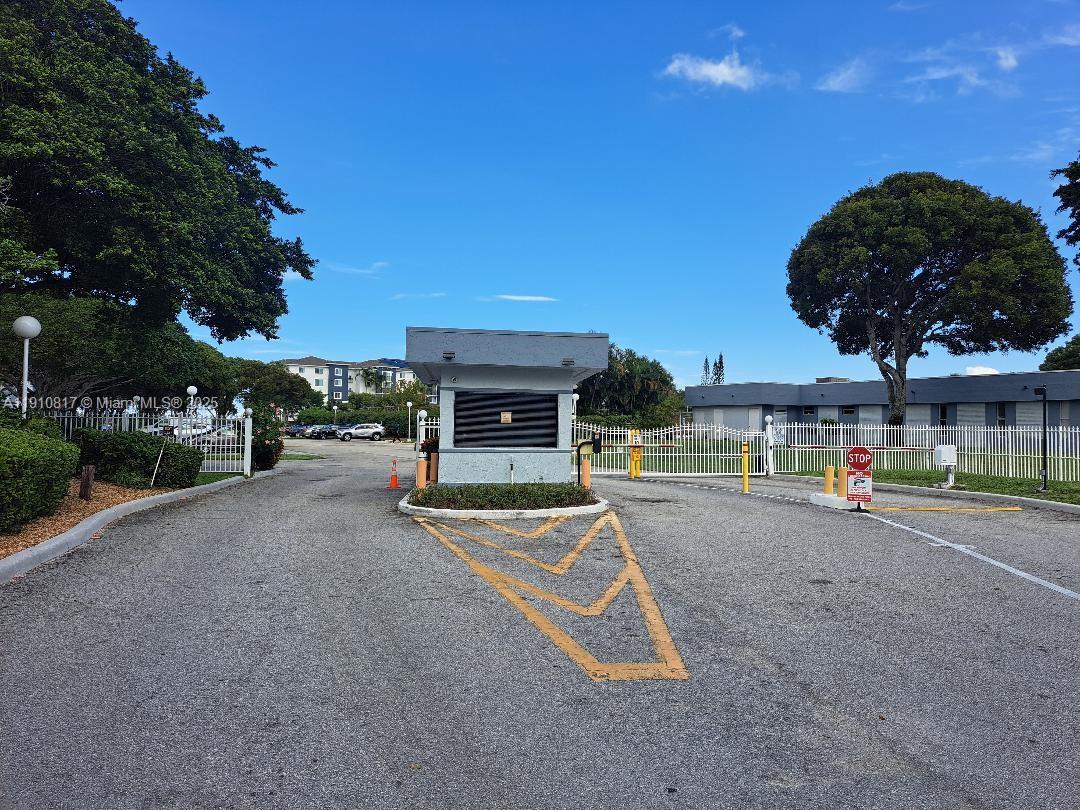 500 Executive Ctr Dr #3N