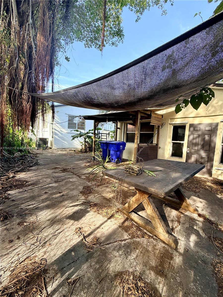 445 SW 24th Rd Miami, FL 33129