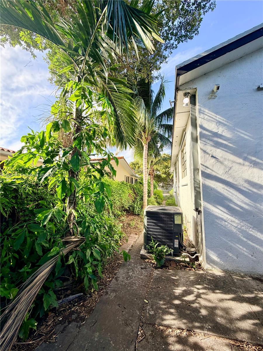 445 SW 24th Rd Miami, FL 33129