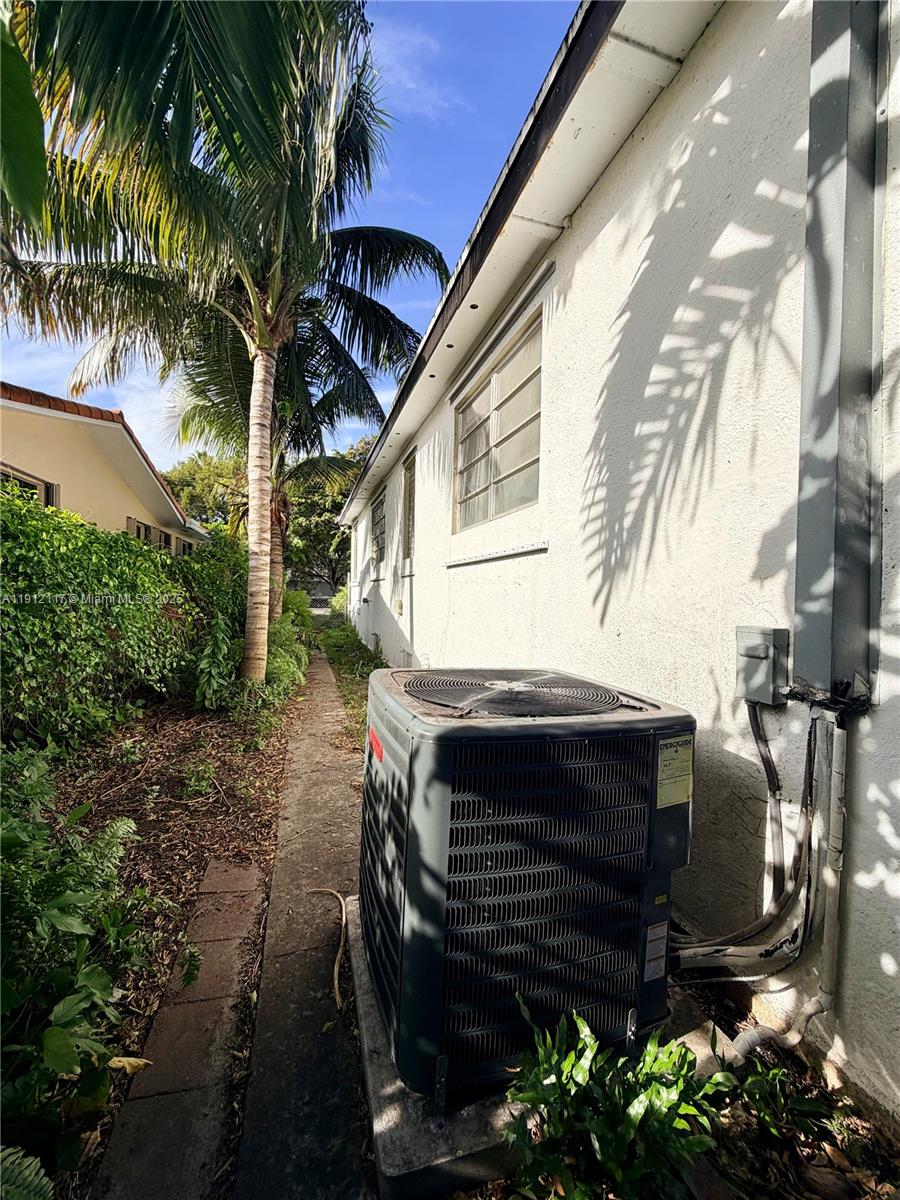 445 SW 24th Rd Miami, FL 33129