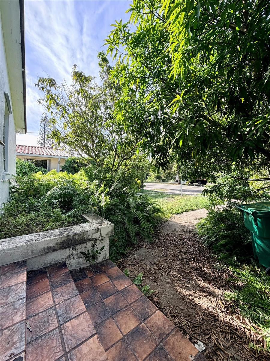 445 SW 24th Rd Miami, FL 33129