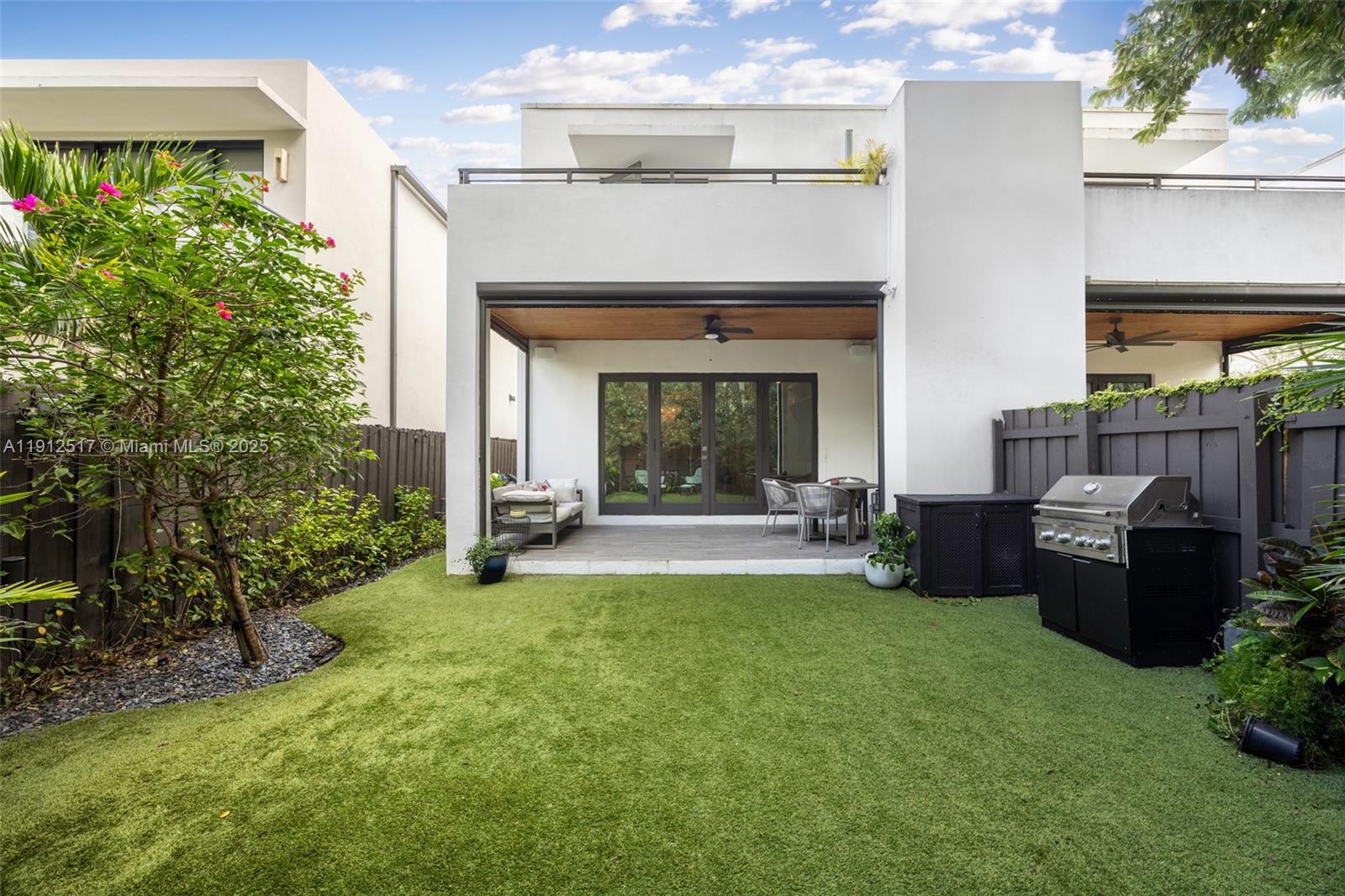 3174 Elizabeth St Coconut Grove, FL 33133