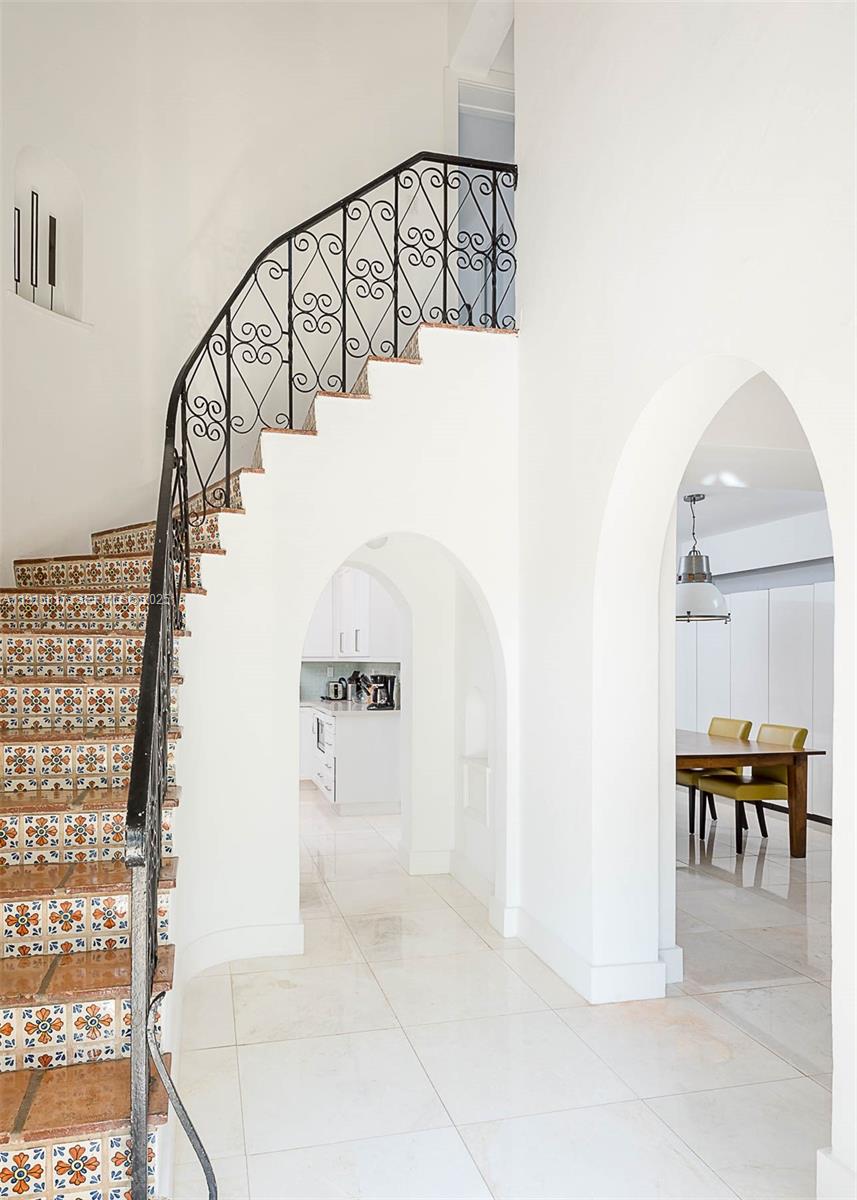 5835 La Gorce Dr Miami Beach, FL 33140