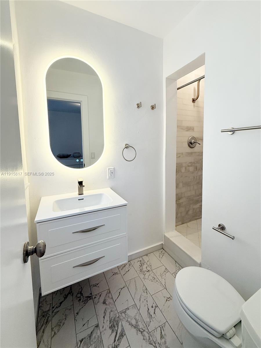 5835 La Gorce Dr Miami Beach, FL 33140