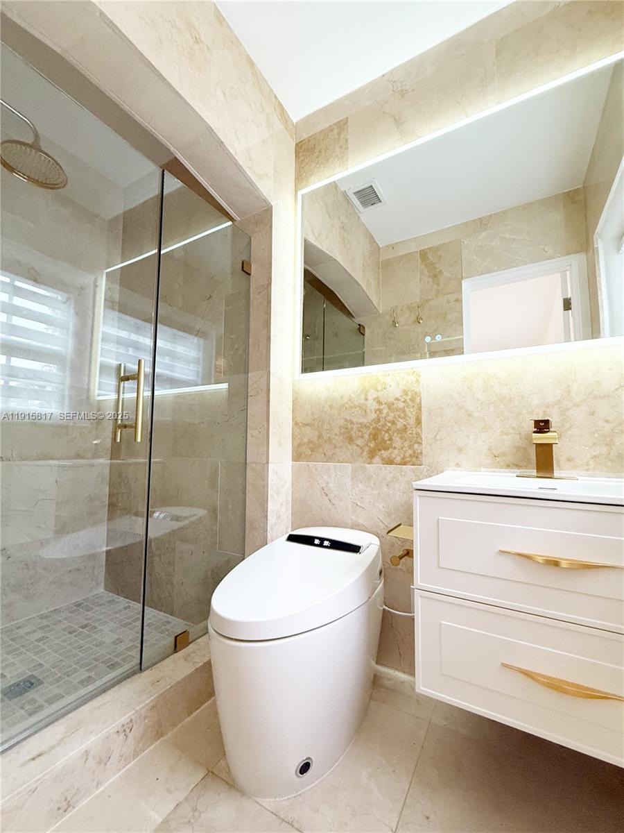 5835 La Gorce Dr Miami Beach, FL 33140