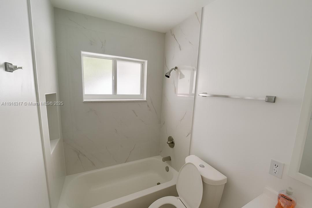 1280 W 54th St #322B Hialeah, FL 33012