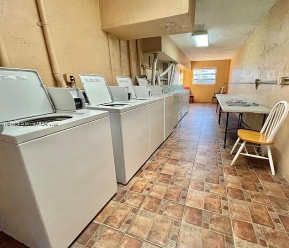 1280 W 54th St #322B Hialeah, FL 33012