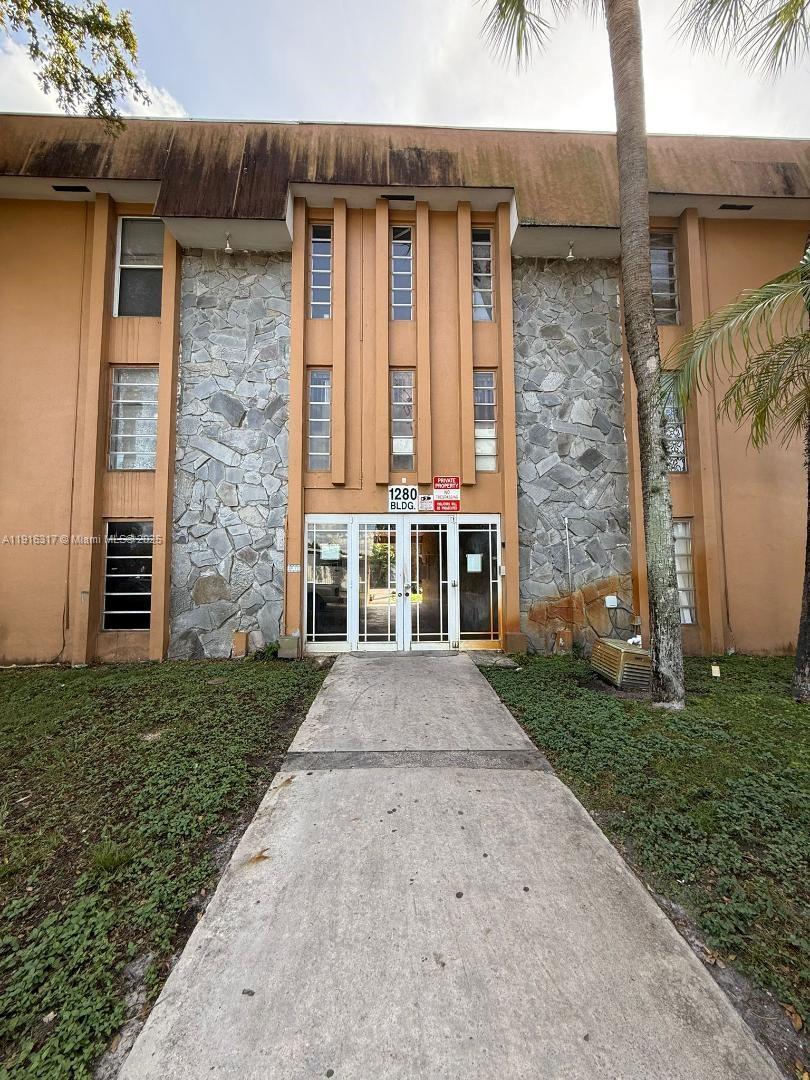 1280 W 54th St #322B Hialeah, FL 33012