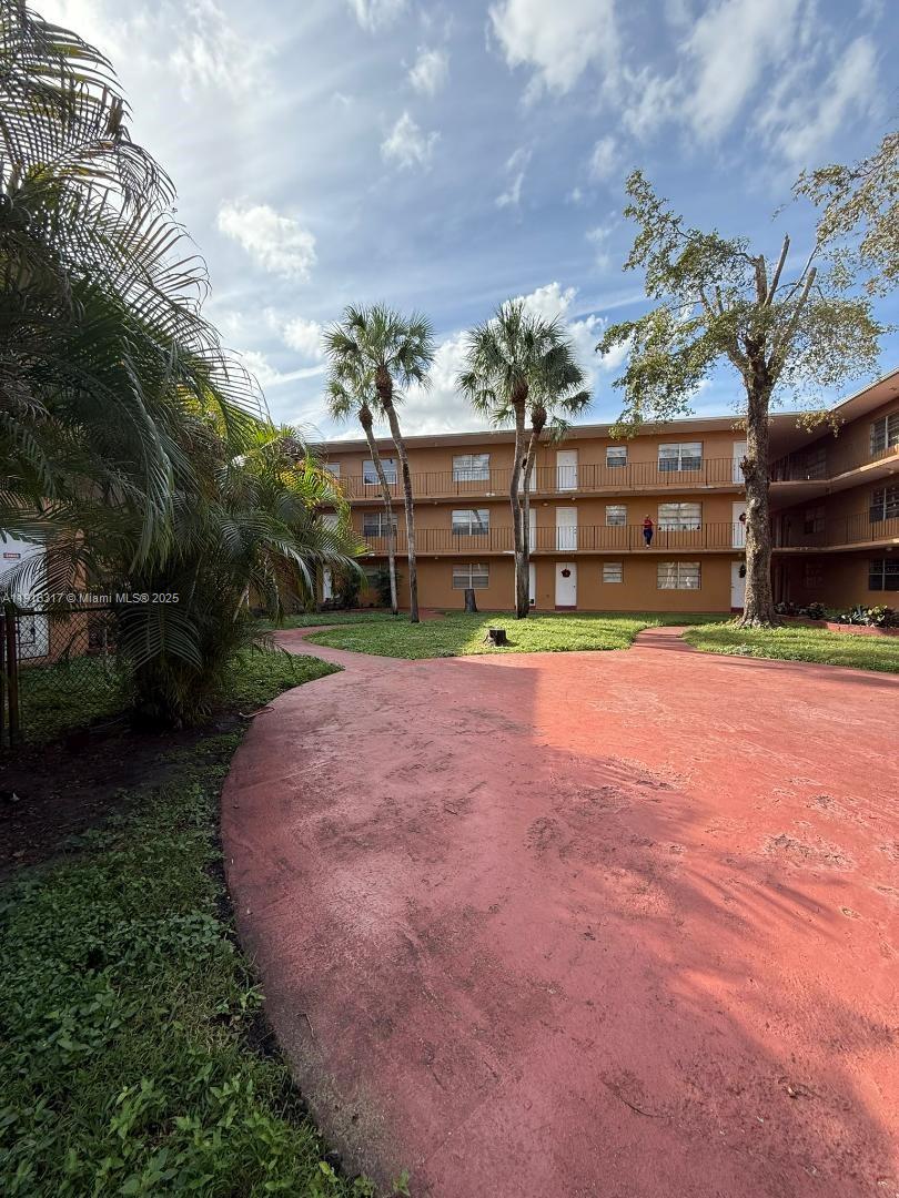 1280 W 54th St #322B Hialeah, FL 33012