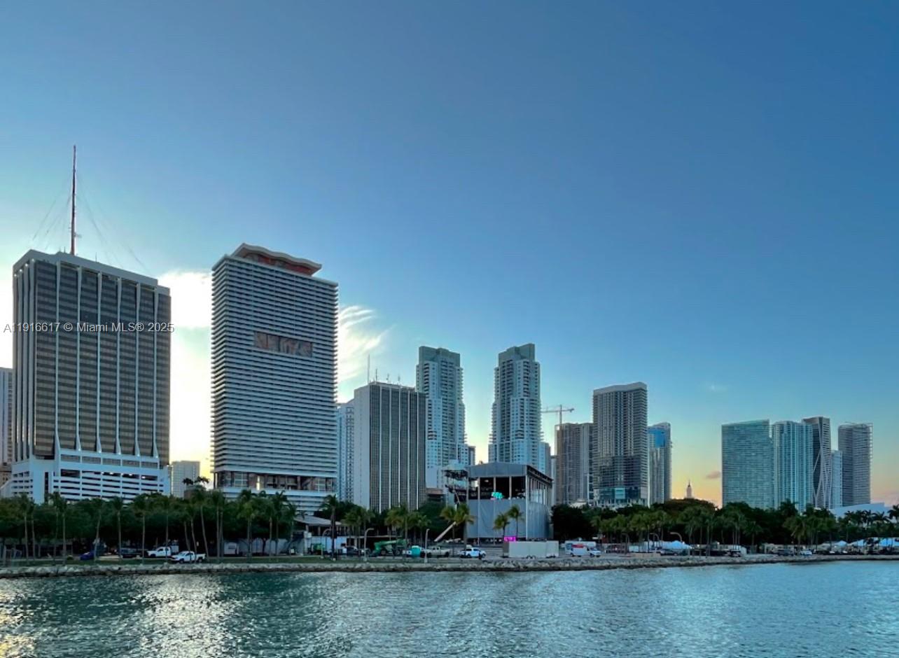 50 Biscayne Blvd #2505