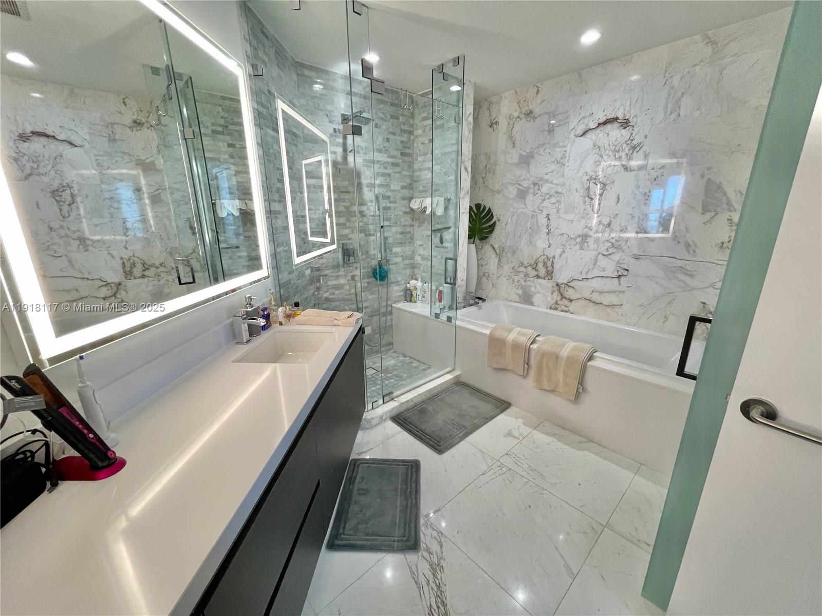 851 NE 1st Ave #2605 Miami, FL 33132