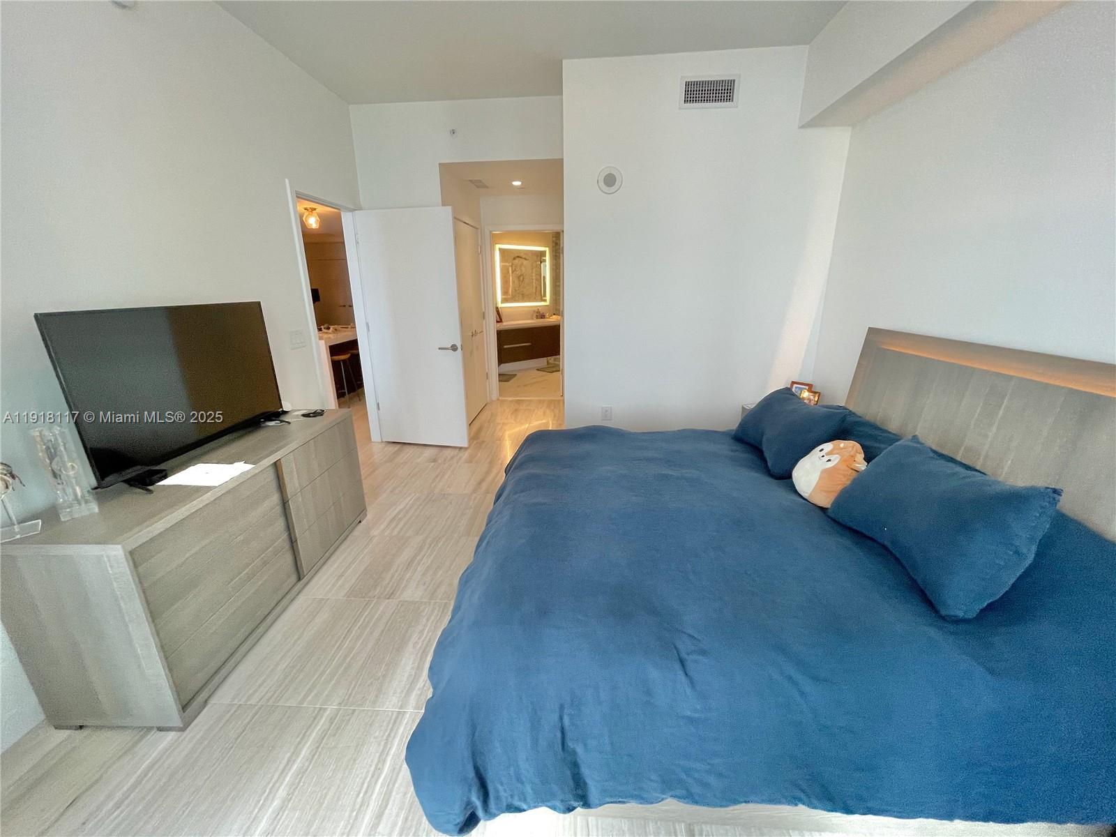 851 NE 1st Ave #2605 Miami, FL 33132