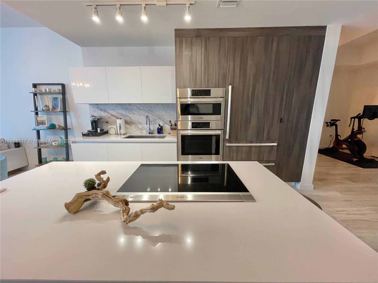 851 NE 1st Ave #2605 Miami, FL 33132