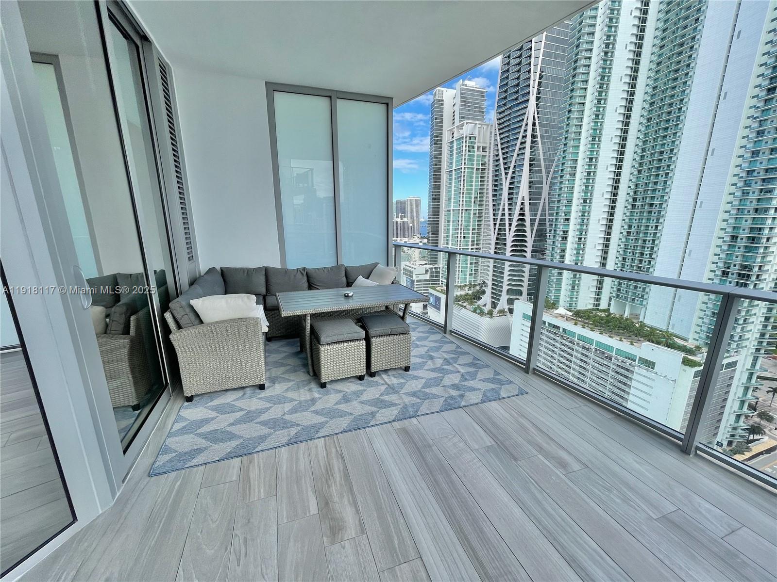 851 NE 1st Ave #2605 Miami, FL 33132