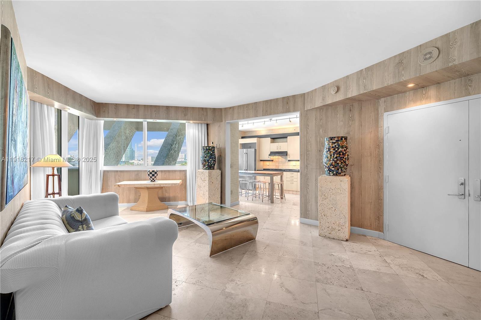 300 S Pointe Dr #906