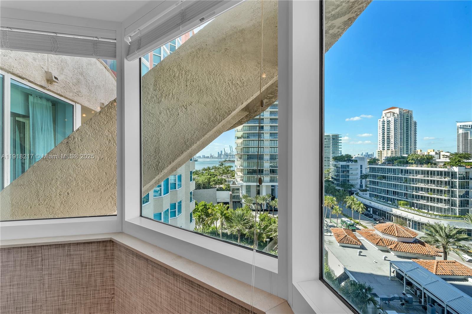 300 S Pointe Dr #906 Miami Beach, FL 33139