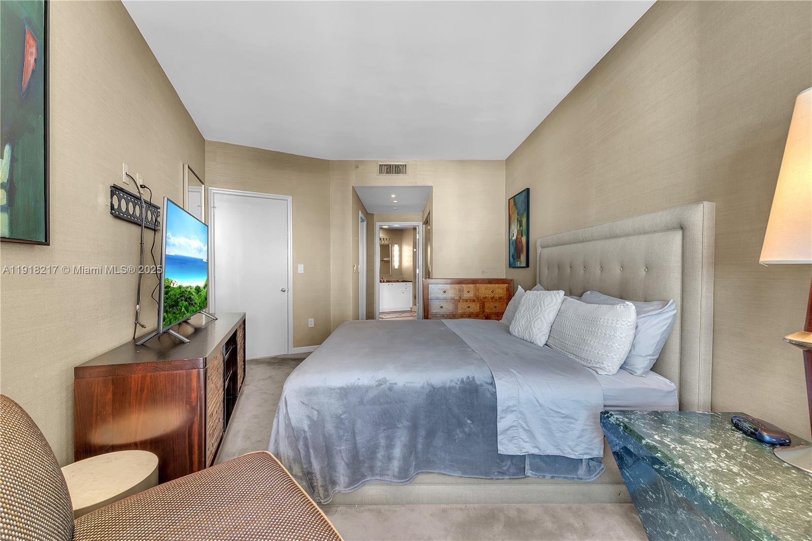 300 S Pointe Dr #906 Miami Beach, FL 33139