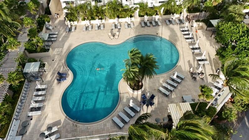 300 S Pointe Dr #906 Miami Beach, FL 33139