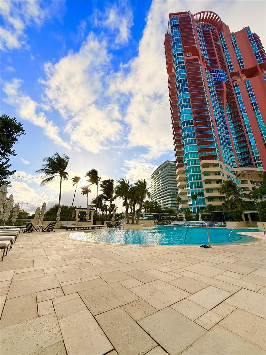 300 S Pointe Dr #906 Miami Beach, FL 33139