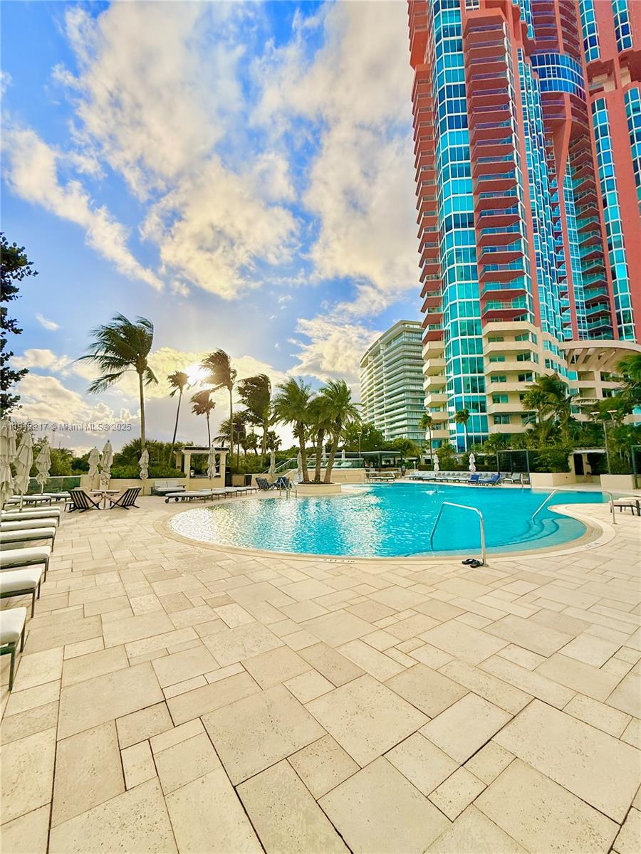 300 S Pointe Dr #906 Miami Beach, FL 33139