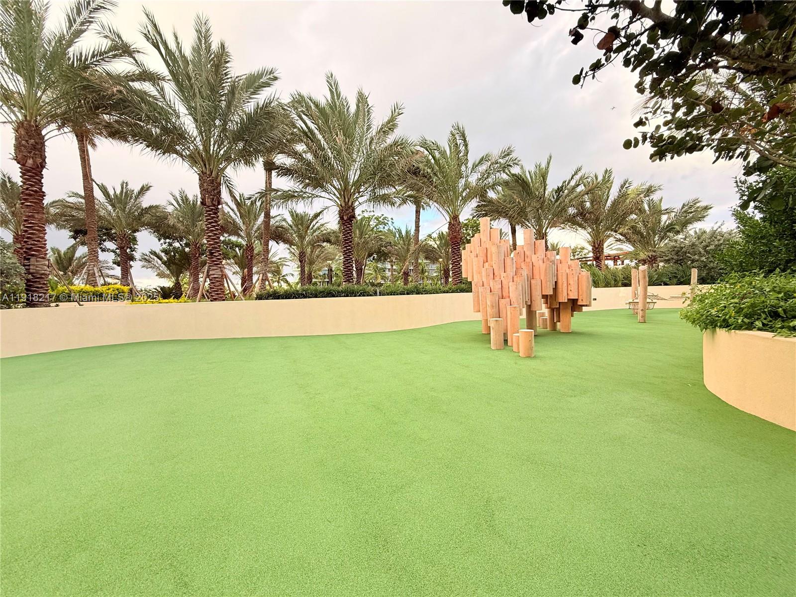 300 S Pointe Dr #906 Miami Beach, FL 33139