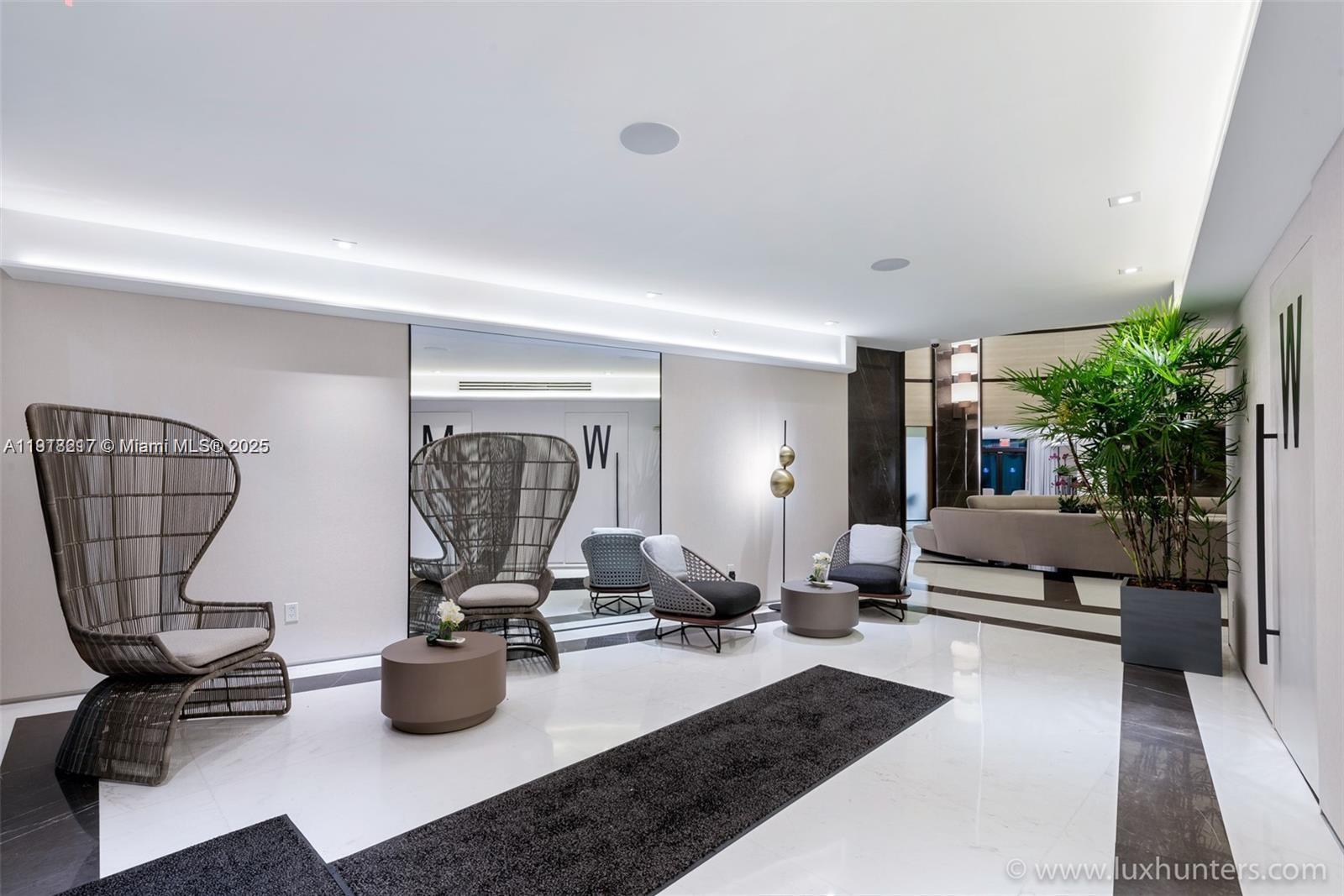 300 S Pointe Dr #906 Miami Beach, FL 33139