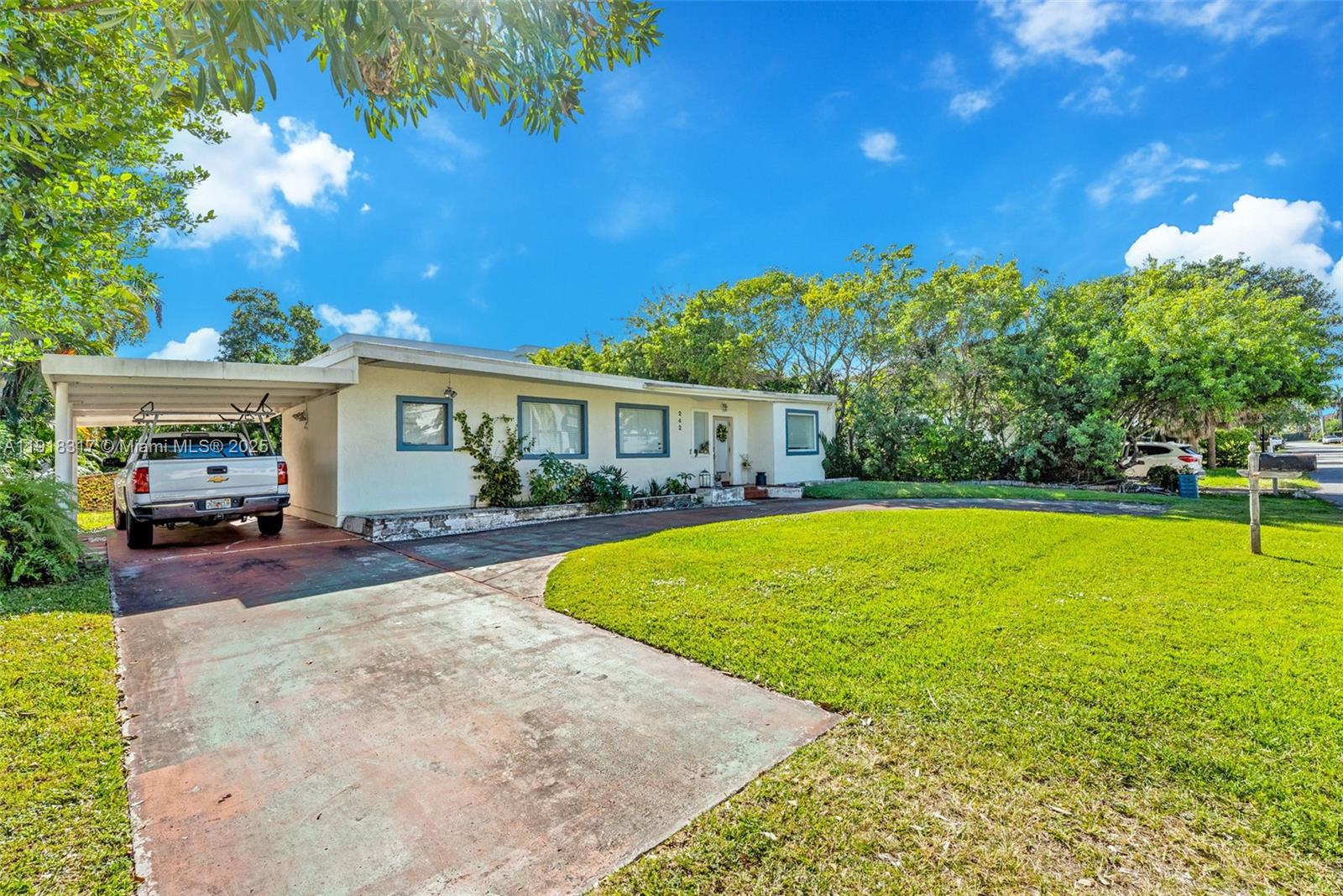 242 189th St Sunny Isles Beach, FL 33160