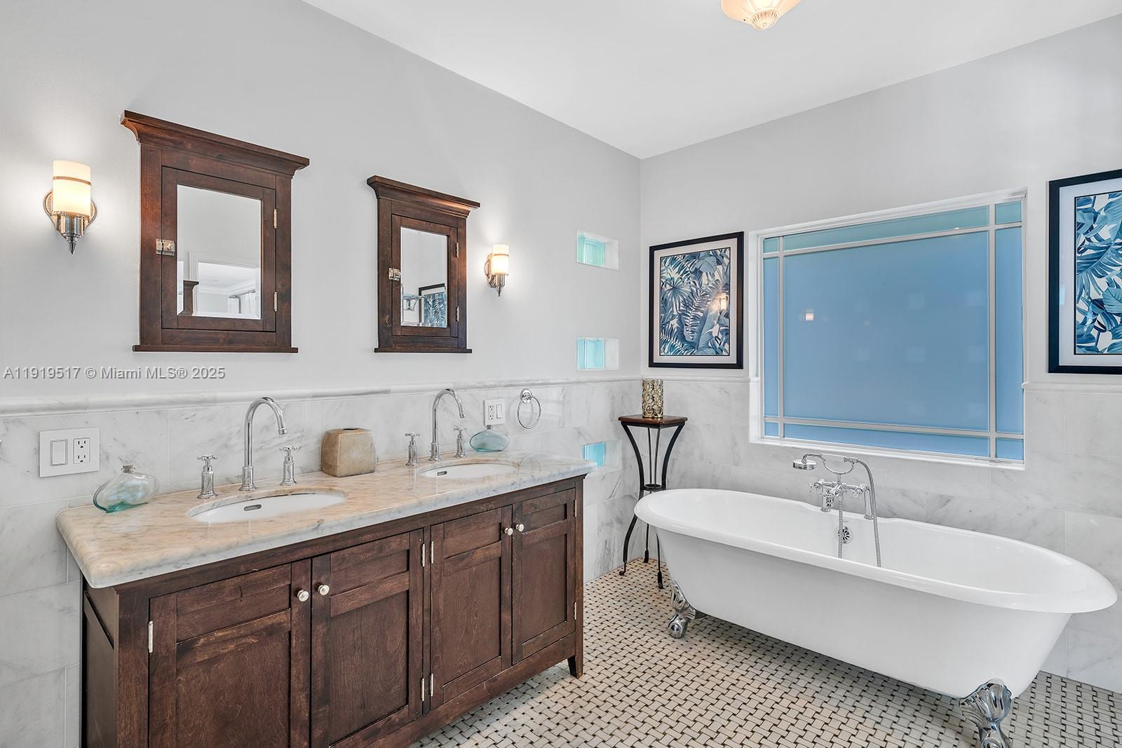 5915 La Gorce Dr Miami Beach, FL 33140