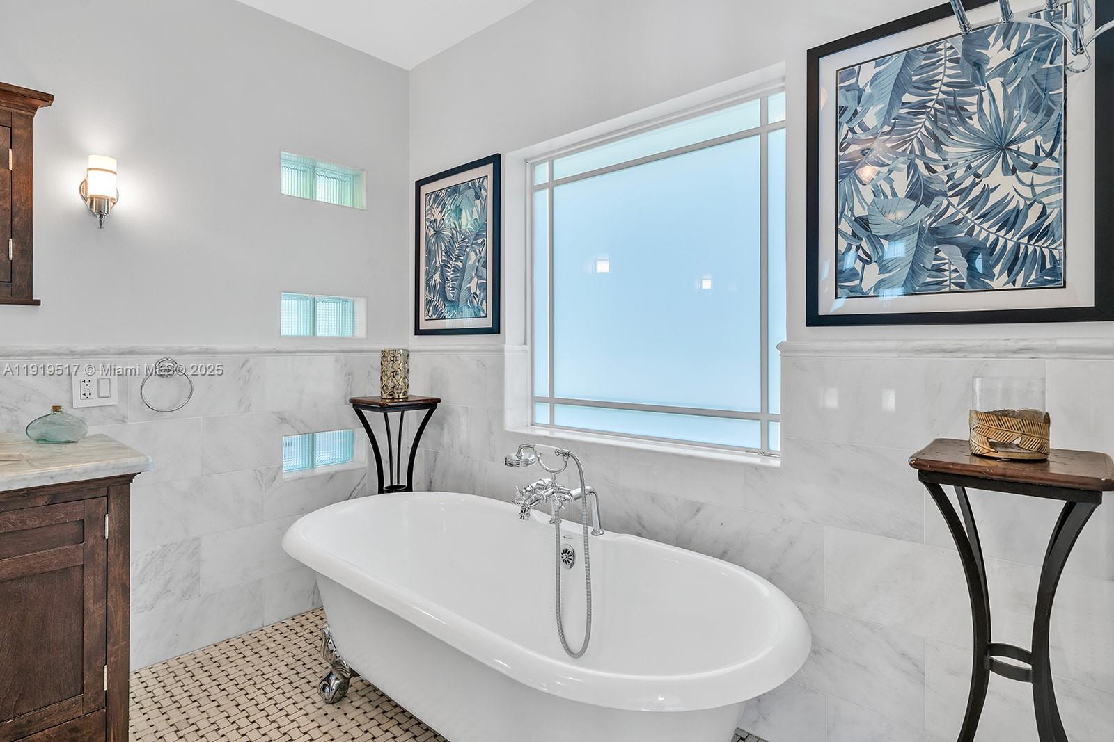 5915 La Gorce Dr Miami Beach, FL 33140