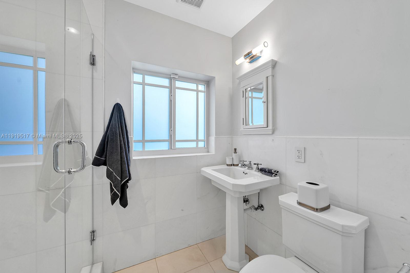 5915 La Gorce Dr Miami Beach, FL 33140