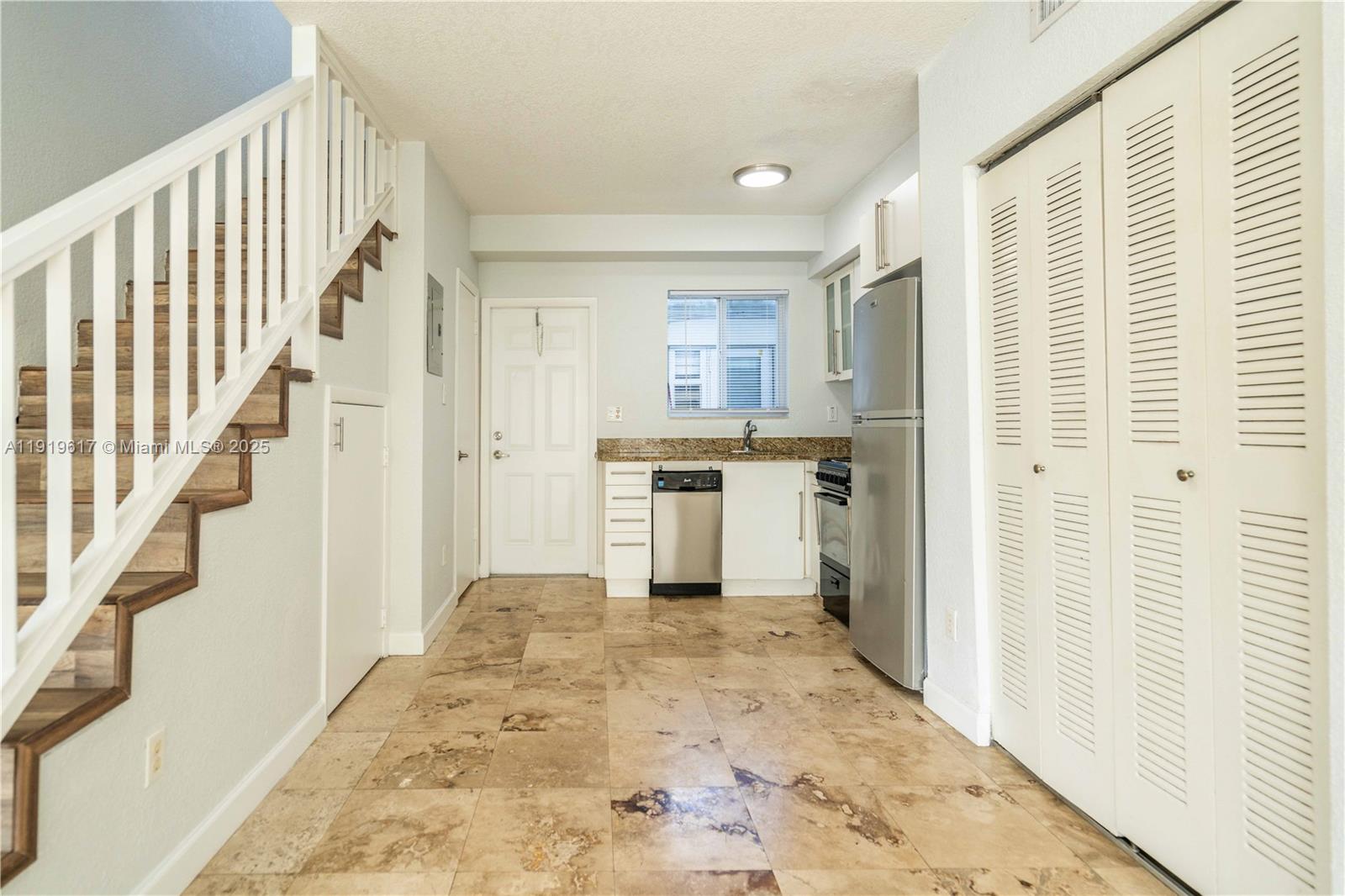 2180 Bay Dr #9B Miami Beach, FL 33141