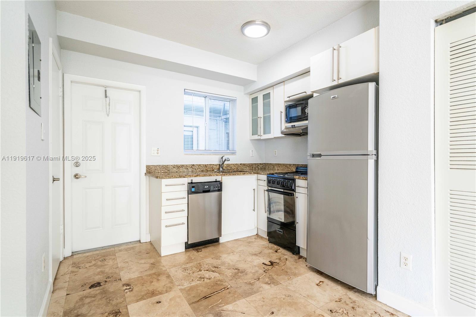 2180 Bay Dr #9B Miami Beach, FL 33141