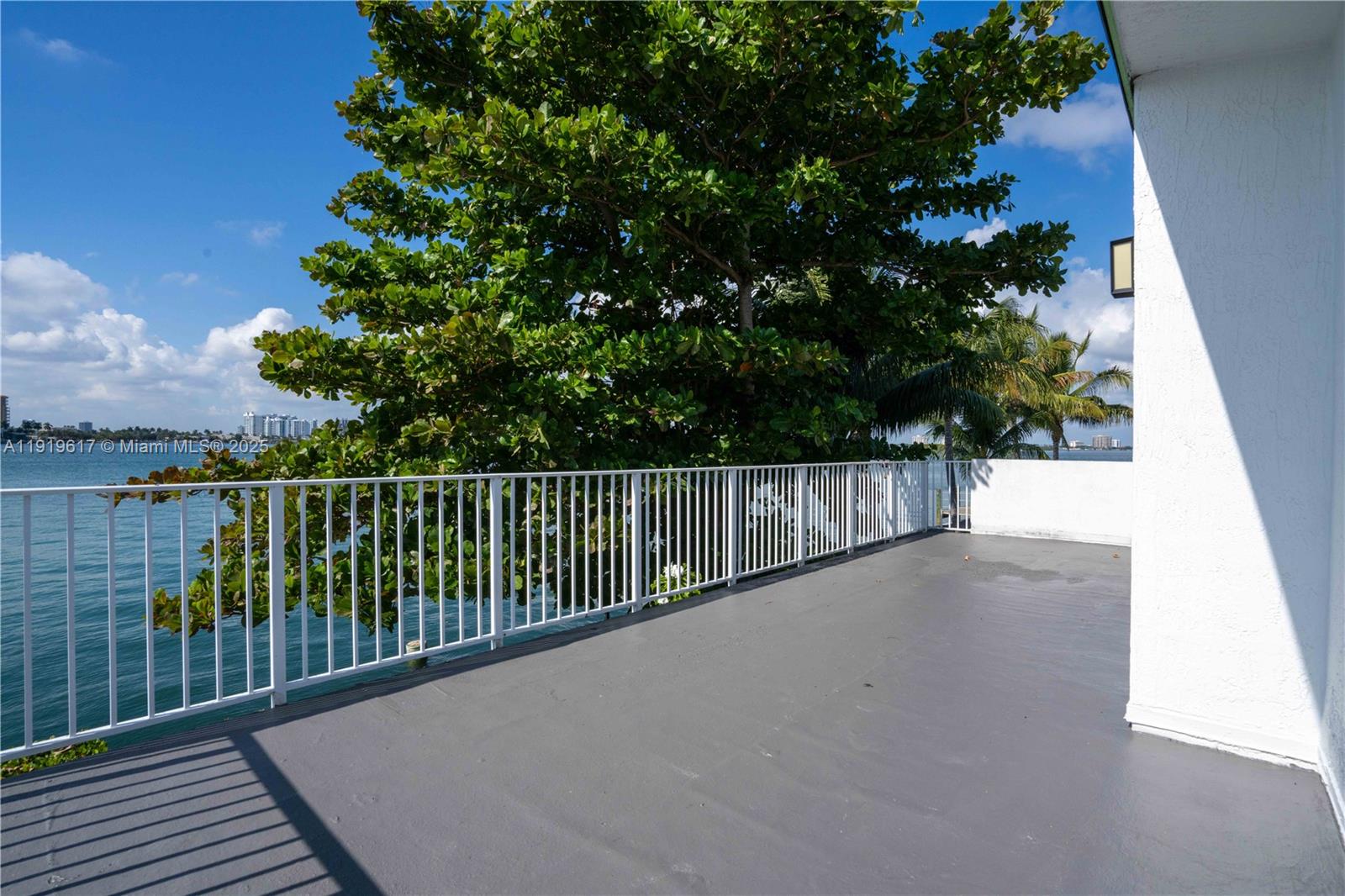 2180 Bay Dr #9B Miami Beach, FL 33141