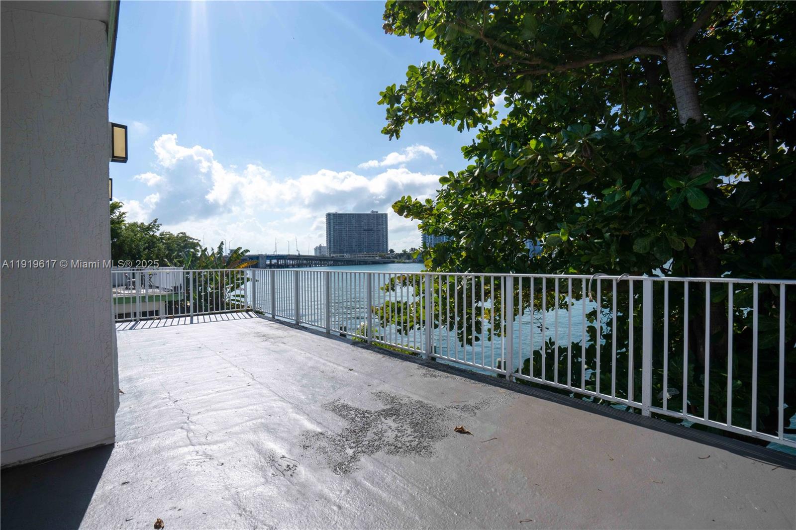 2180 Bay Dr #9B Miami Beach, FL 33141