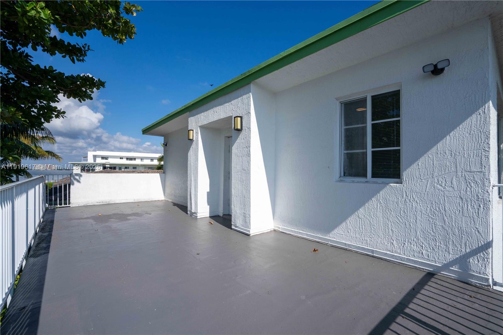 2180 Bay Dr #9B Miami Beach, FL 33141