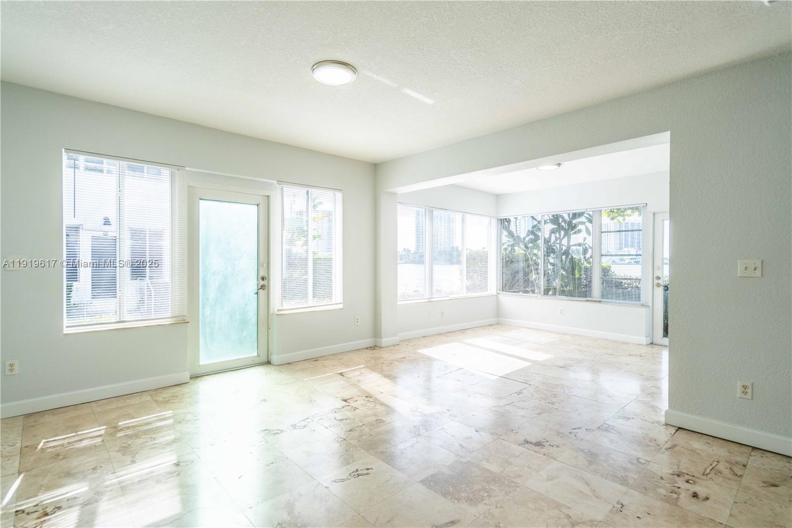 2180 Bay Dr #9B Miami Beach, FL 33141