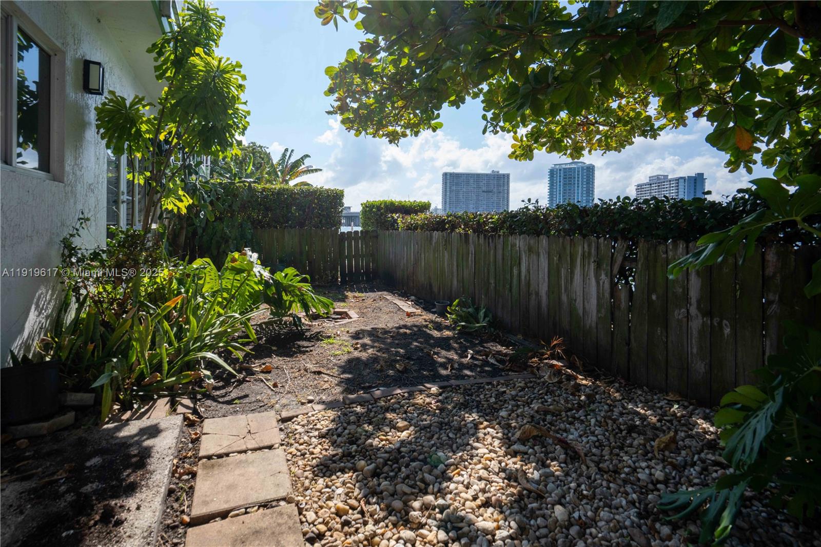 2180 Bay Dr #9B Miami Beach, FL 33141