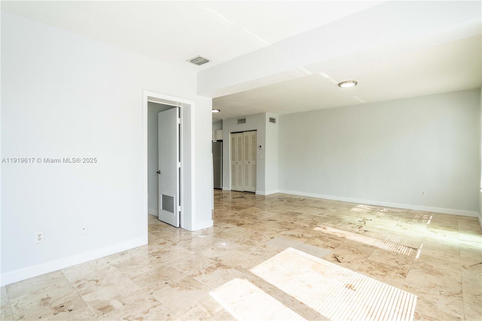 2180 Bay Dr #9B Miami Beach, FL 33141