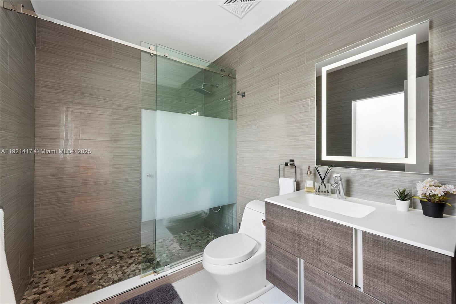 970 S Shore Dr Miami Beach, FL 33141