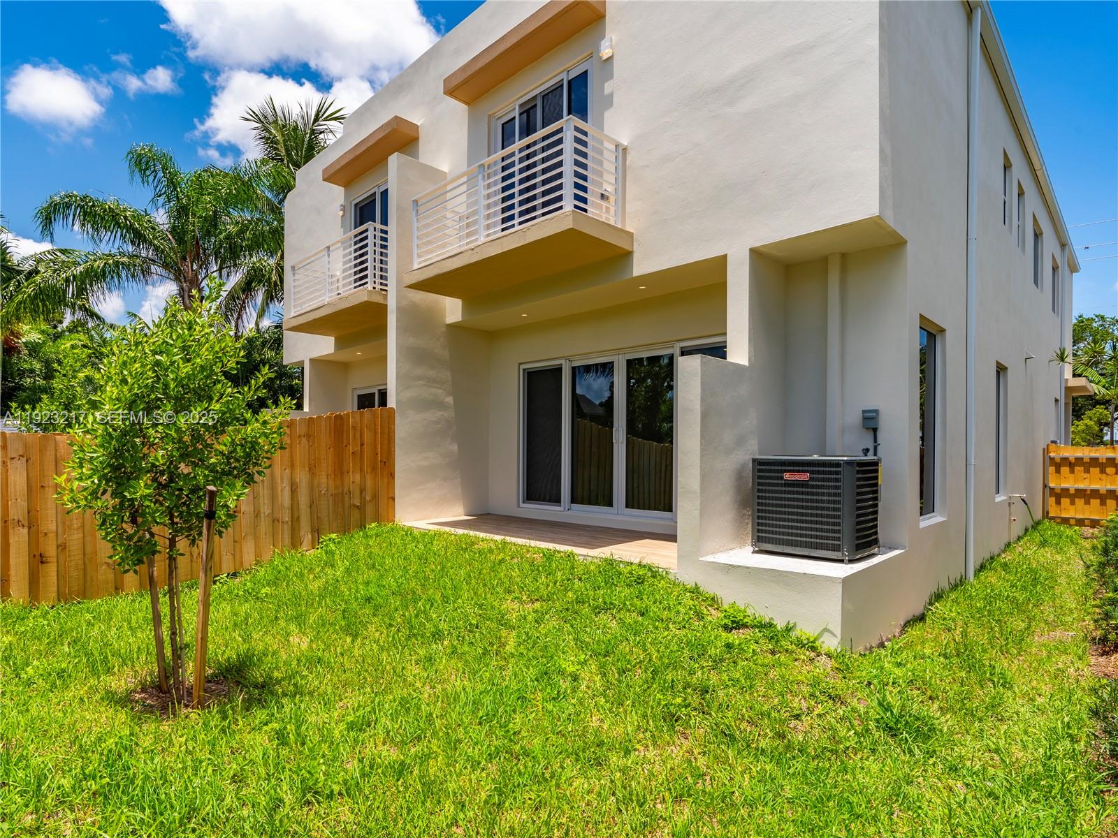 1720 SW 20th St Fort Lauderdale, FL 33315