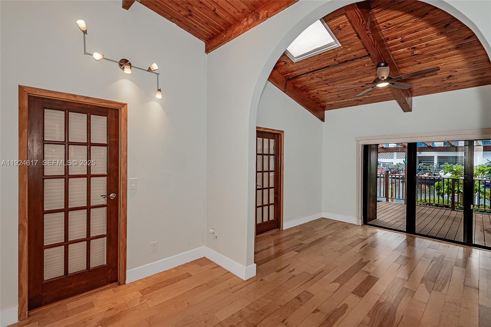 2621 S Parkview Dr Hallandale Beach, FL 33009