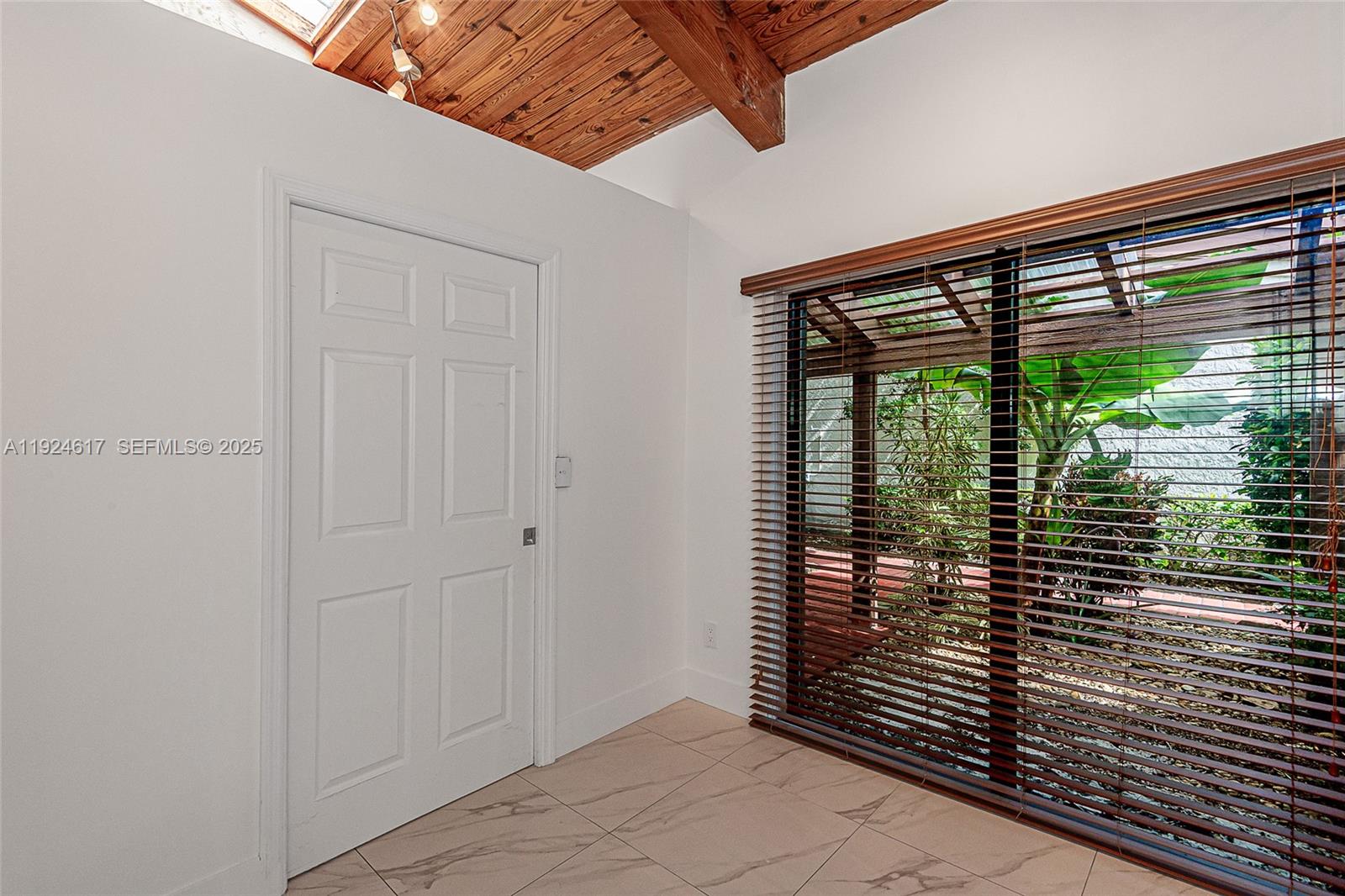 2621 S Parkview Dr Hallandale Beach, FL 33009