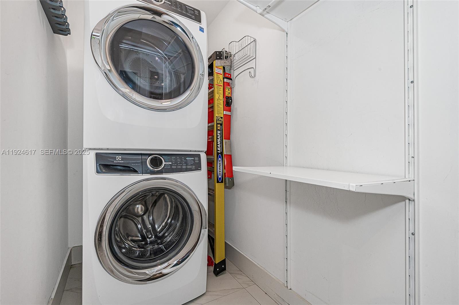 2621 S Parkview Dr Hallandale Beach, FL 33009