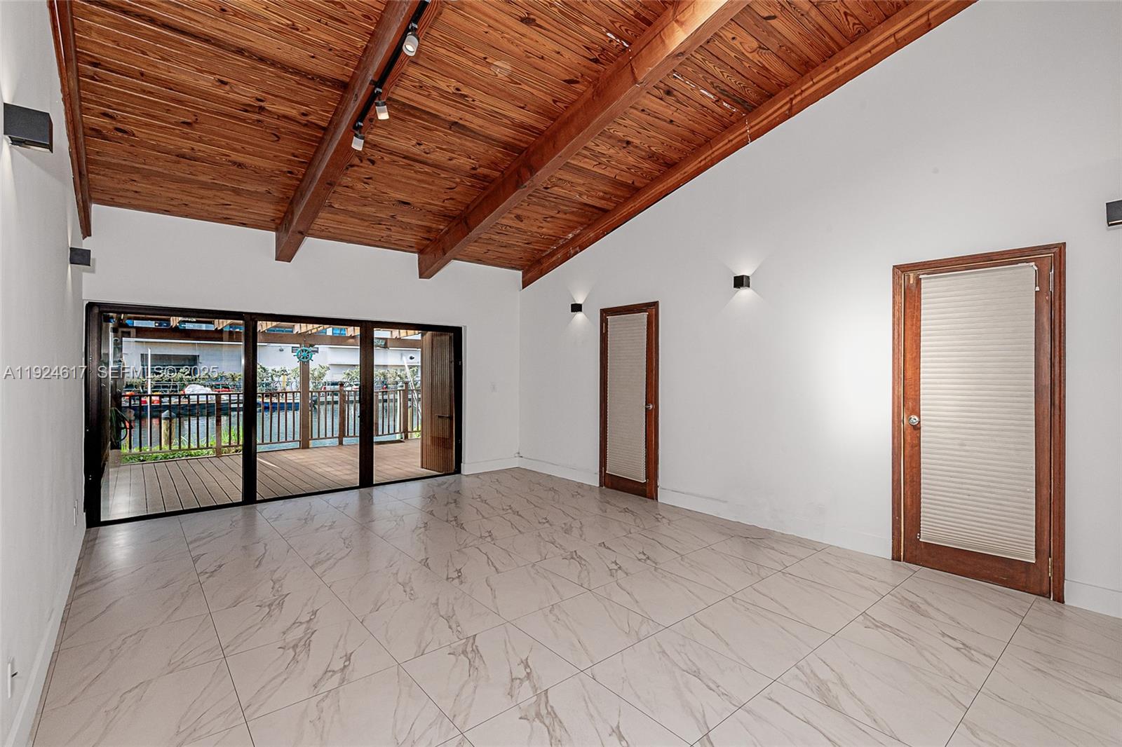 2621 S Parkview Dr Hallandale Beach, FL 33009