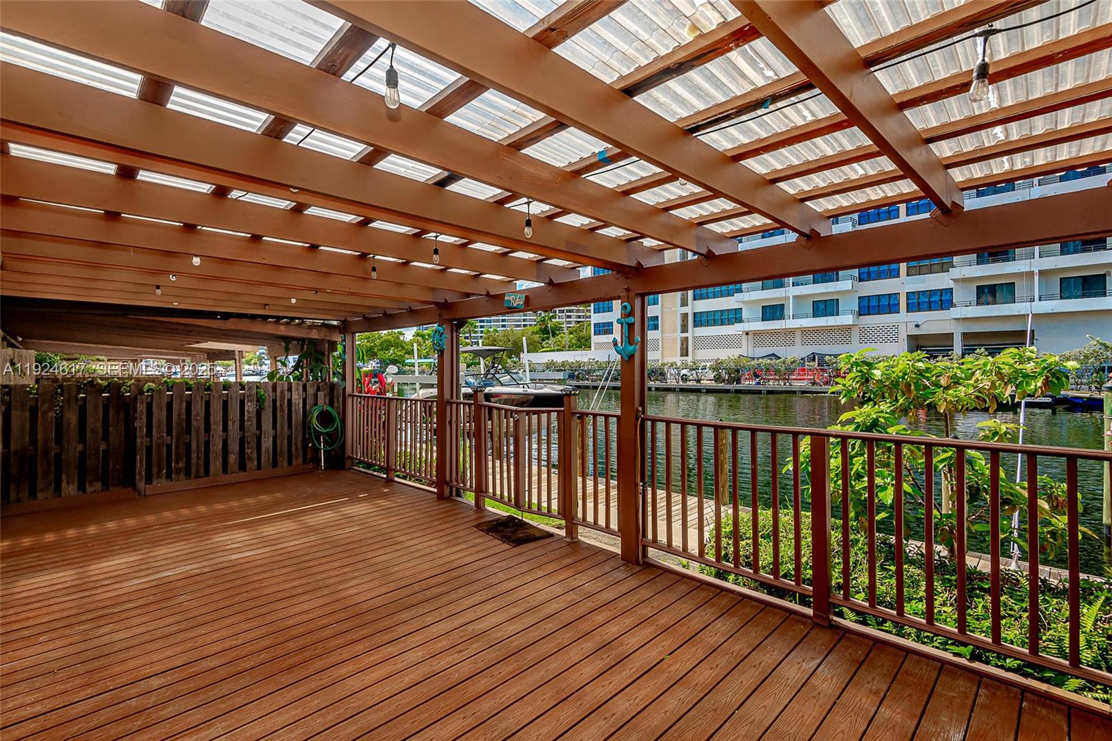 2621 S Parkview Dr Hallandale Beach, FL 33009