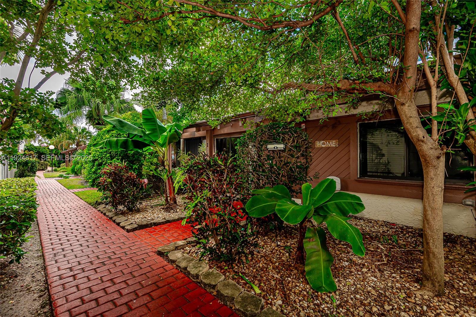 2621 S Parkview Dr Hallandale Beach, FL 33009