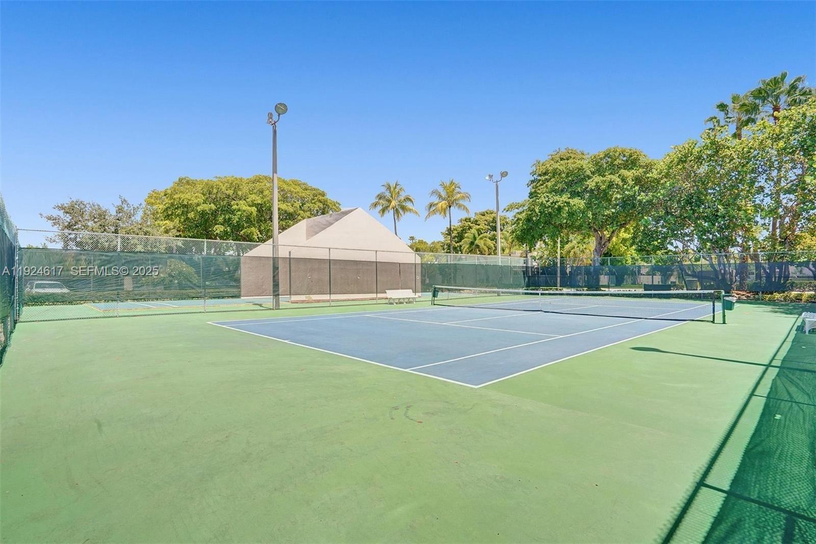 2621 S Parkview Dr Hallandale Beach, FL 33009