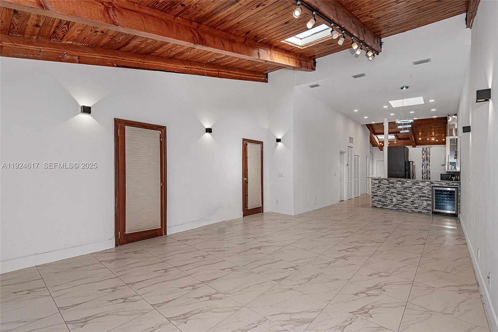 2621 S Parkview Dr Hallandale Beach, FL 33009