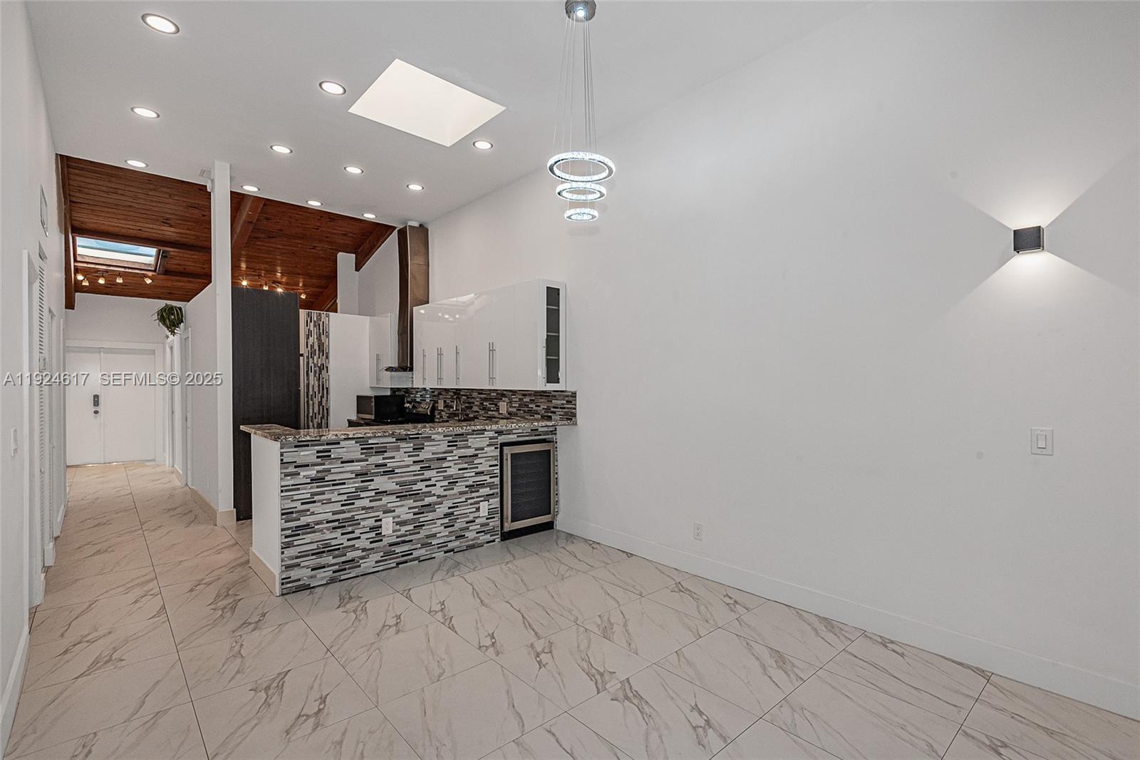 2621 S Parkview Dr Hallandale Beach, FL 33009