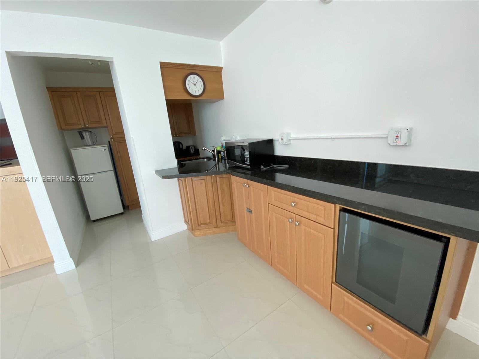 5445 Collins Ave #1504 Miami Beach, FL 33140